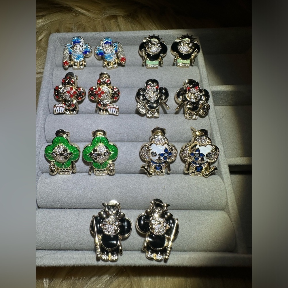 14K Gold Poker Player Cards Flower Doll Clover Pavé Iced Out Bling Stud Earring - Picture 10 of 11
